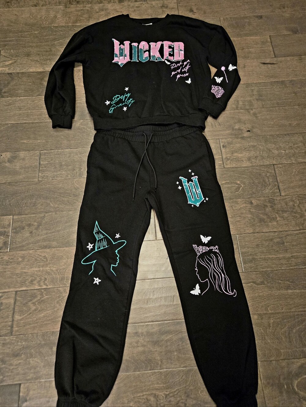 Womens Size Med/Large Wicked Sweatpant Suit, Matching Sweats, 2 Piece Lounge Set